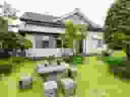 槻の城山霊園　玄鳳殿裏庭