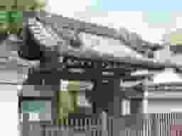 恩楽寺霊苑　恩楽寺の山門