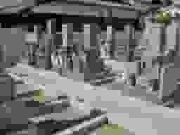 専稱寺墓所