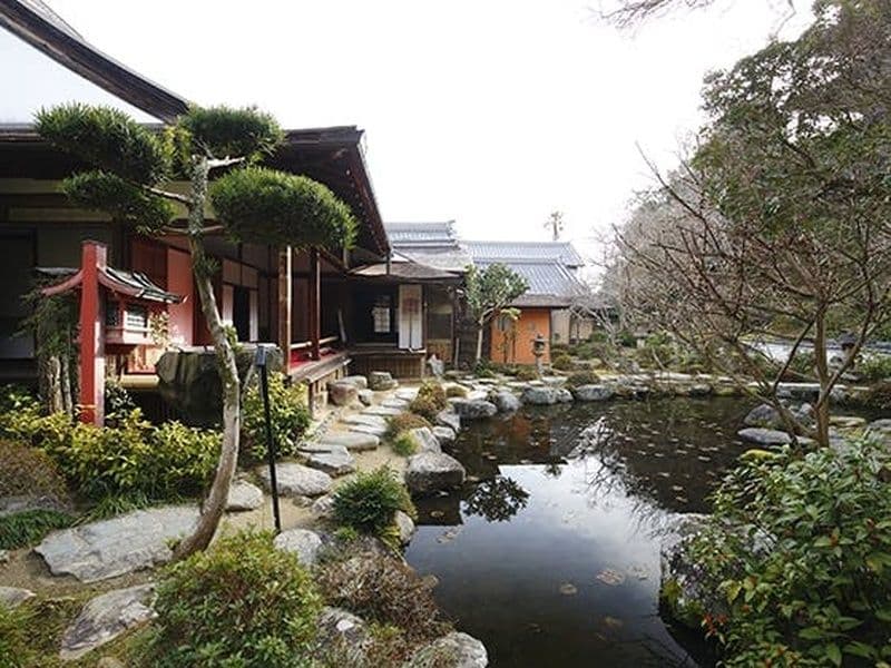 當麻寺 中之坊永代供養墓「みちびき」