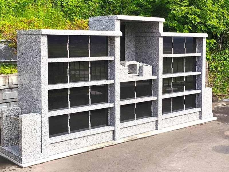 洞昌寺「不忘の塔」
