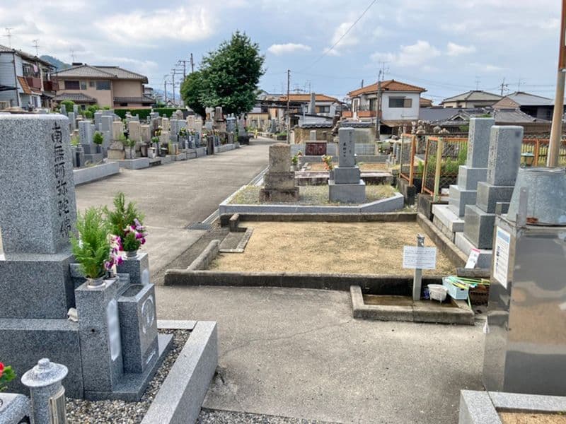 日下墓地