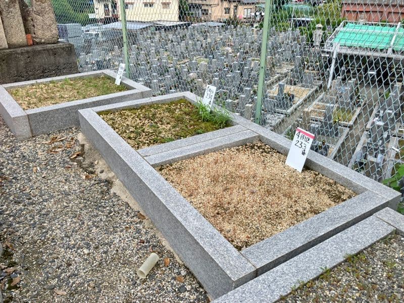 日下墓地