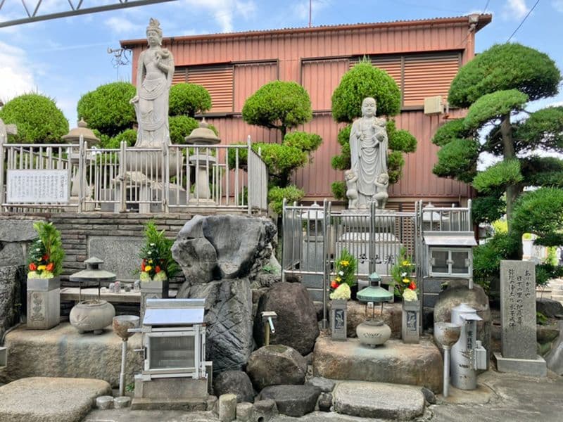 日下墓地