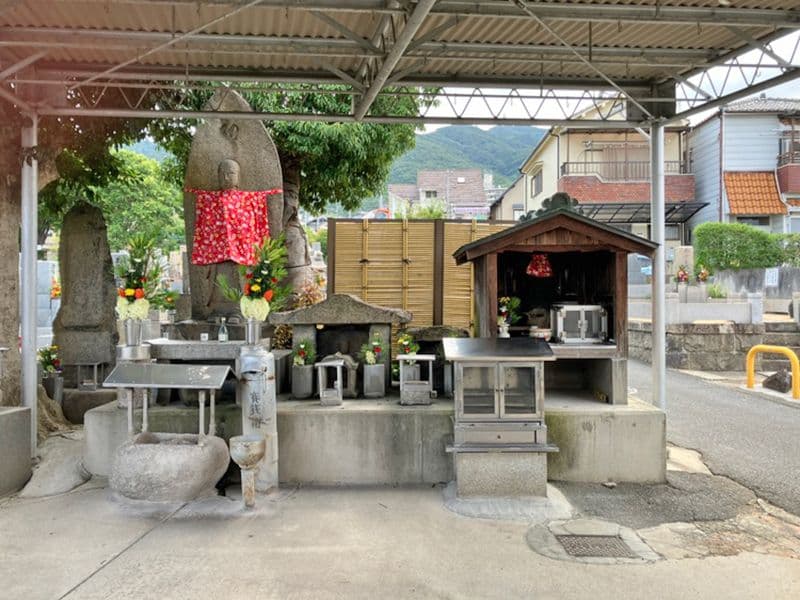 日下墓地