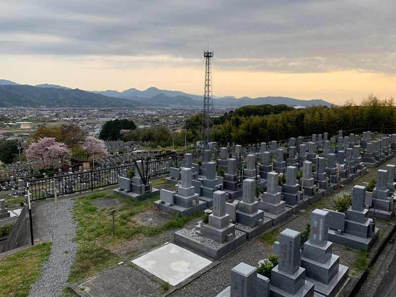 東温市営 志津川墓園