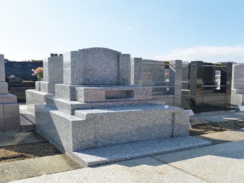 しらこばとメモリアルパーク　墓石建墓例