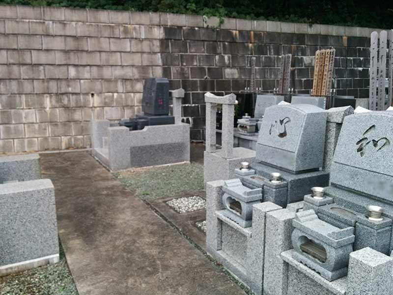龍洞院　整備された墓域