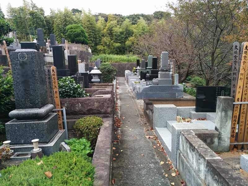 龍洞院　御影石が美しい墓石