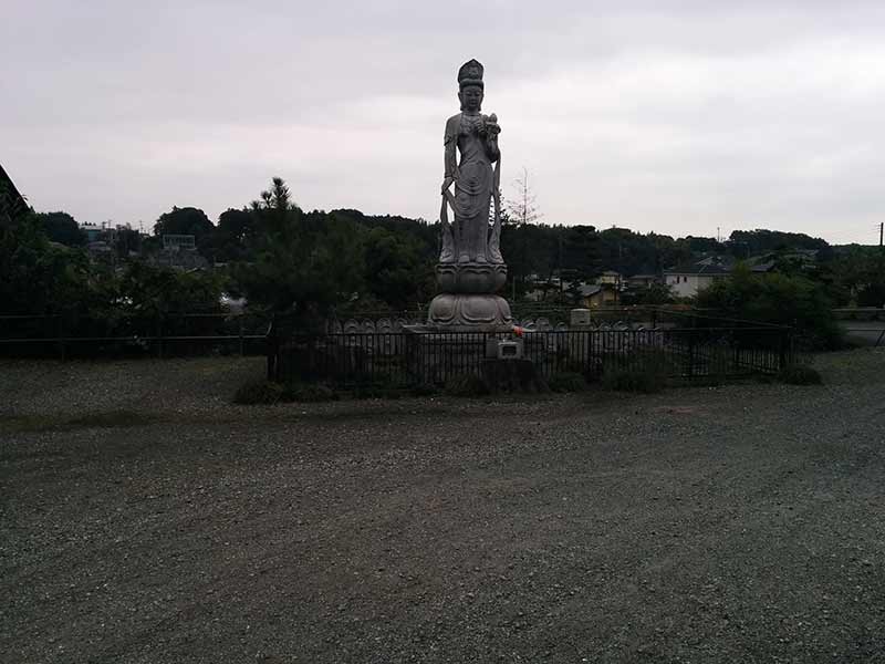 龍洞院　優しく見守る観音像