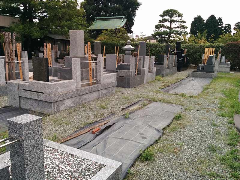 安立寺　日当たり良好な墓地