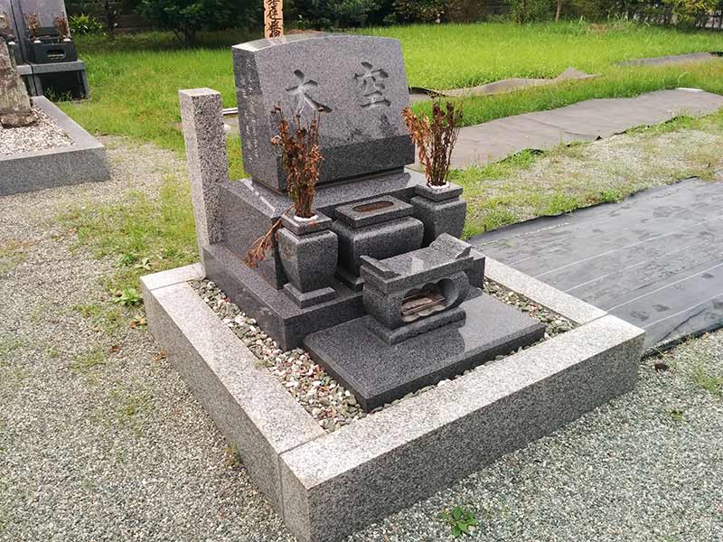 安立寺　洋型墓石