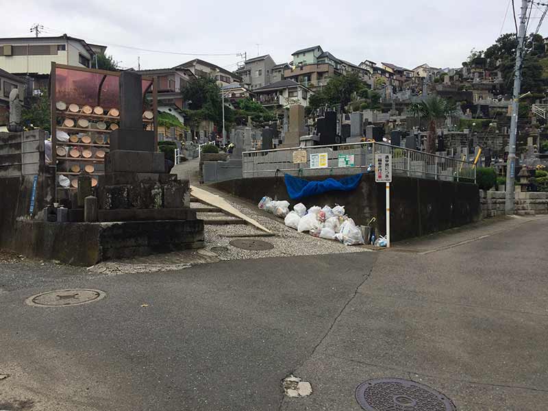 東光寺　墓地入り口
