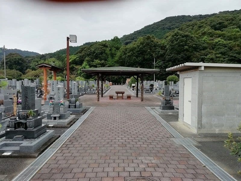 御油第二墓園の正面風景