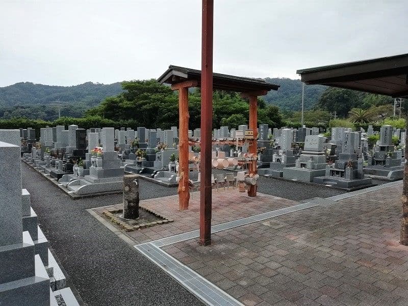 御油第二墓園の左手にある水場