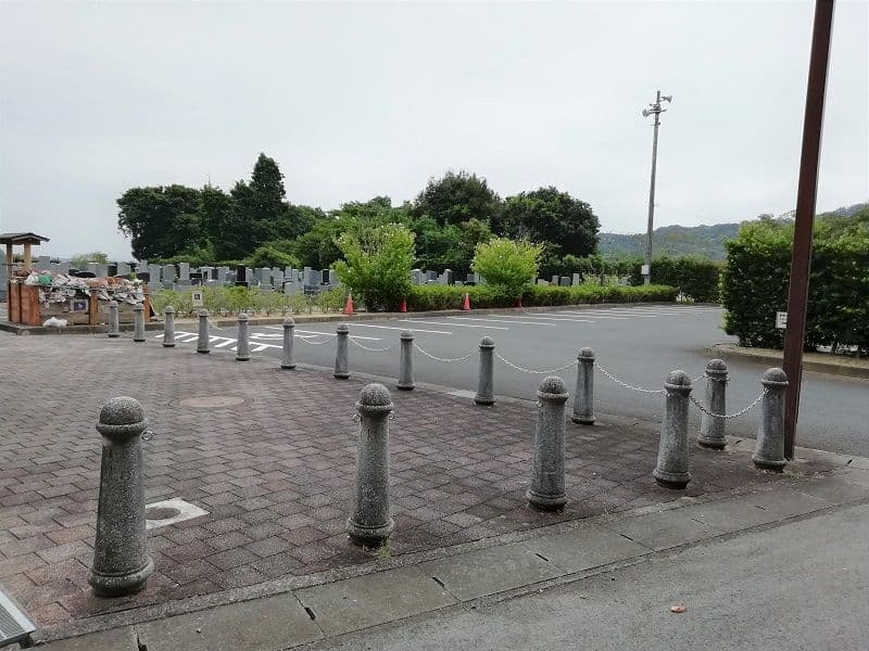 御油第二墓園の裏側駐車場