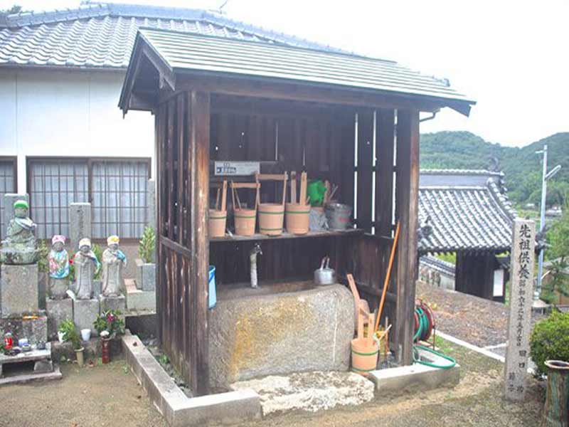 自性院墓地