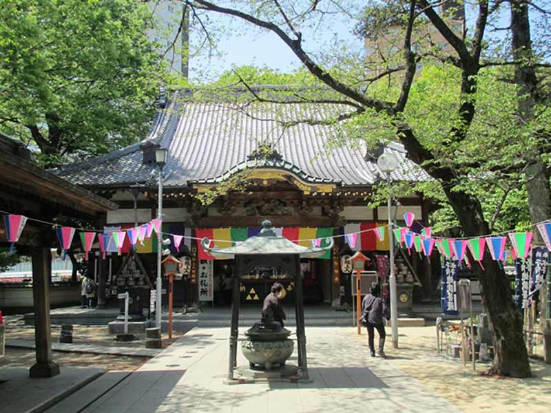蓮馨寺　明るい雰囲気の本堂
