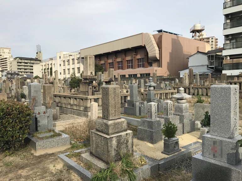 大阪市設 北霊園　独創的な墓石