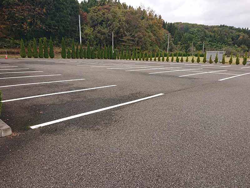 フジパーク霊園 見附　80台駐車可能な駐車場完備