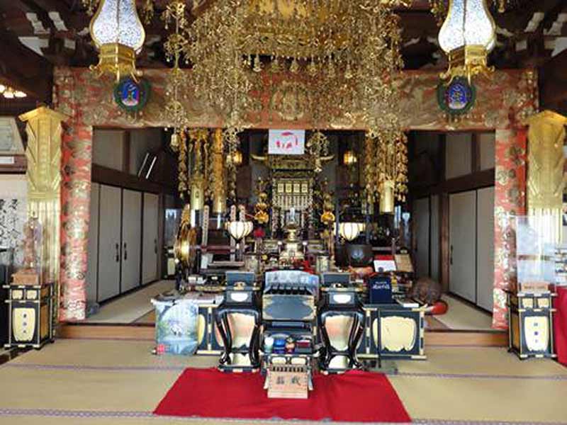 東漸寺 のうこつぼ　本堂内部にある御本尊様