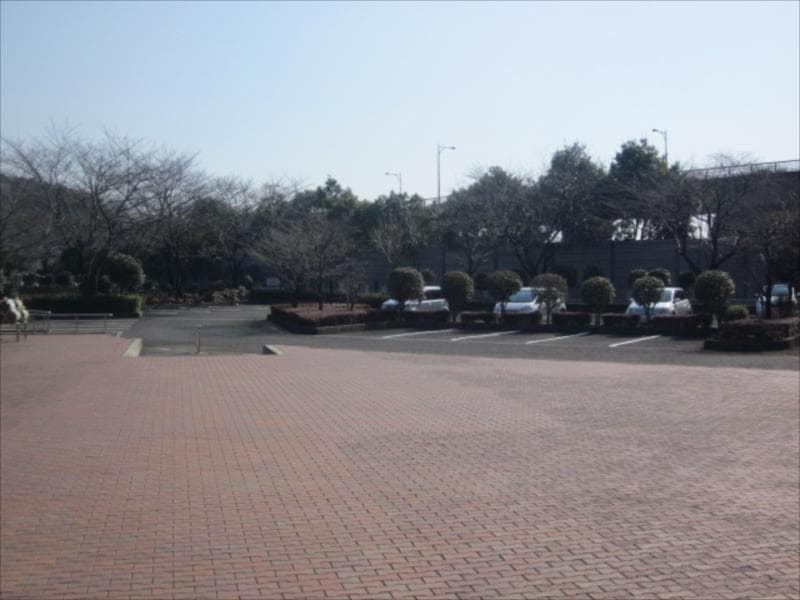 綾瀬市営 本蓼川墓園　広い駐車場
