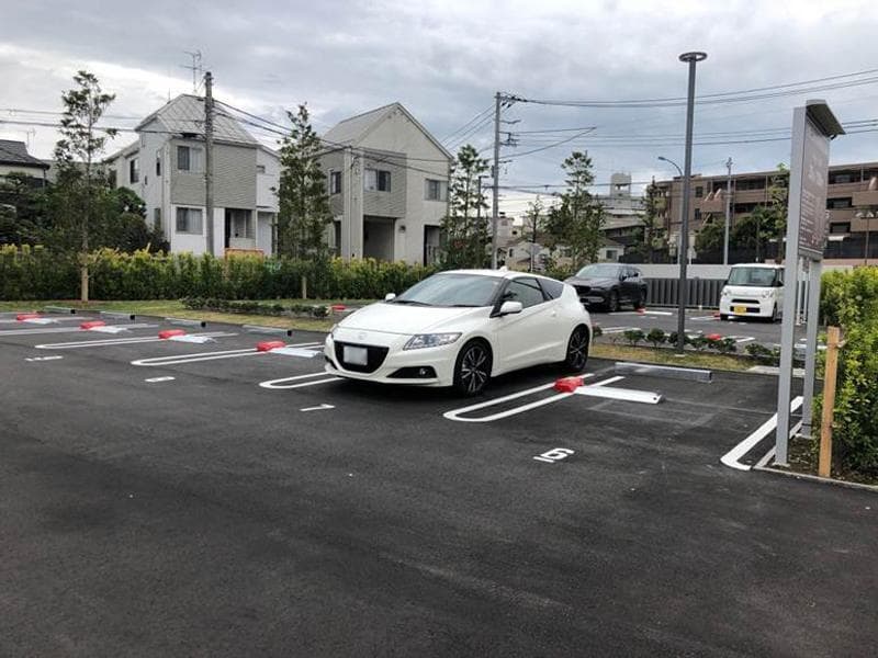 横浜市営 日野こもれび納骨堂　整備された平坦な駐車場