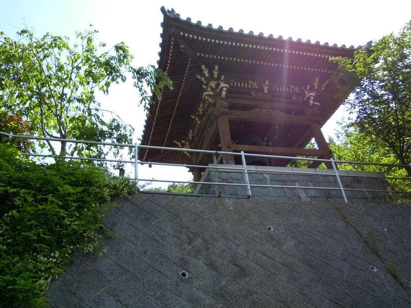 川崎霊園　敷地内にある鐘