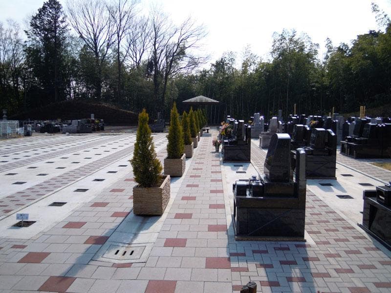 ヒルズ川崎聖地　平坦な参道