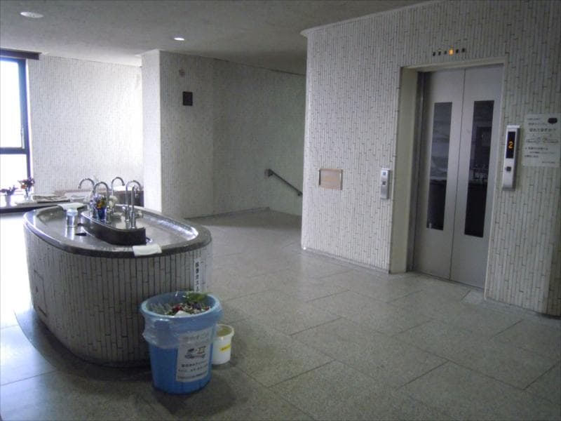 横浜市営久保山霊堂　水汲み場