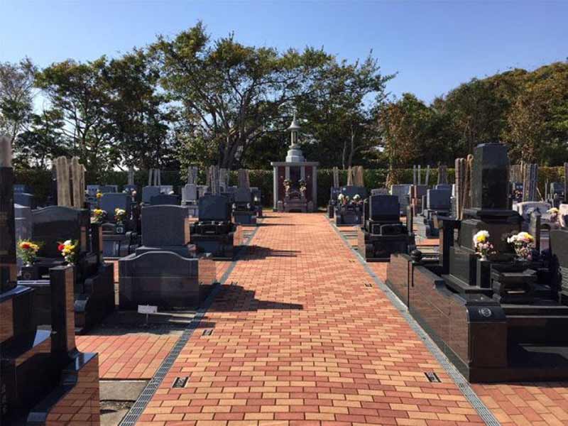 みつわ台霊園 殿台の杜　水はけの良い広い参道
