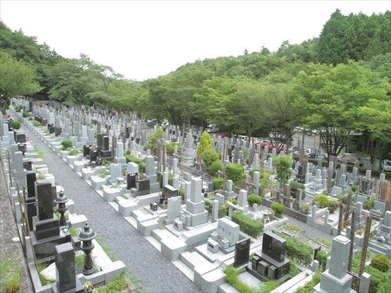 東京秋田霊園　明るく日当たりの良い墓域