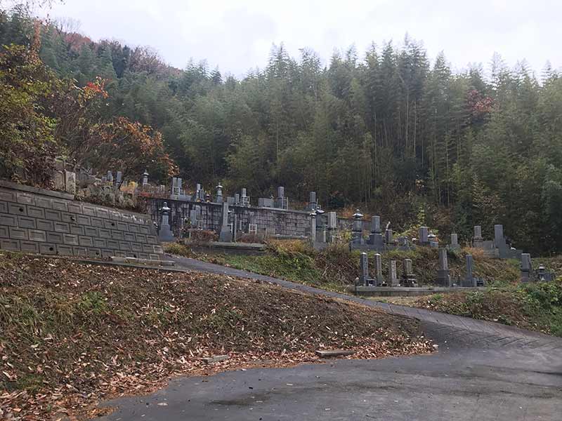 自性院墓地