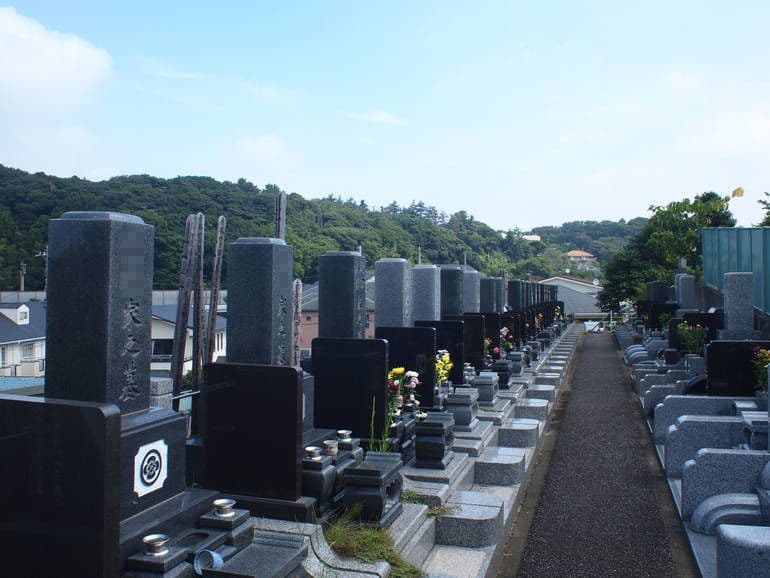 藤沢霊園　高台にある墓域