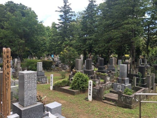 都立 雑司ヶ谷霊園　区画で区切られた墓域