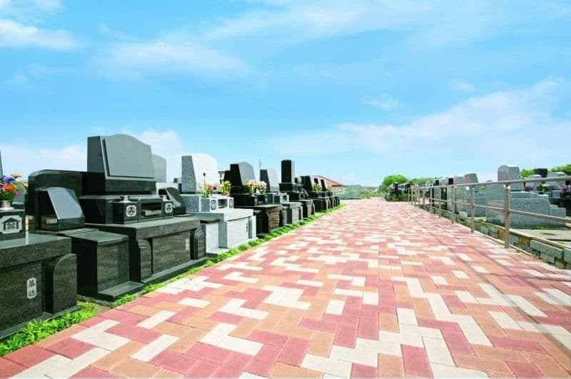メモリアルパーク緑の丘　日当たりの良い苑内