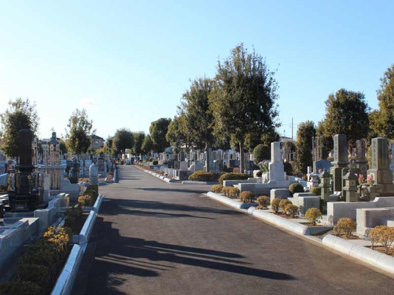 仏子聖地霊園　ゆったりとした参道