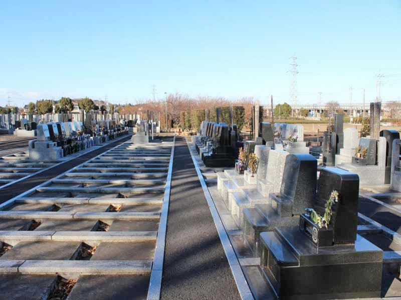 仏子聖地霊園　御影石が美しい墓石
