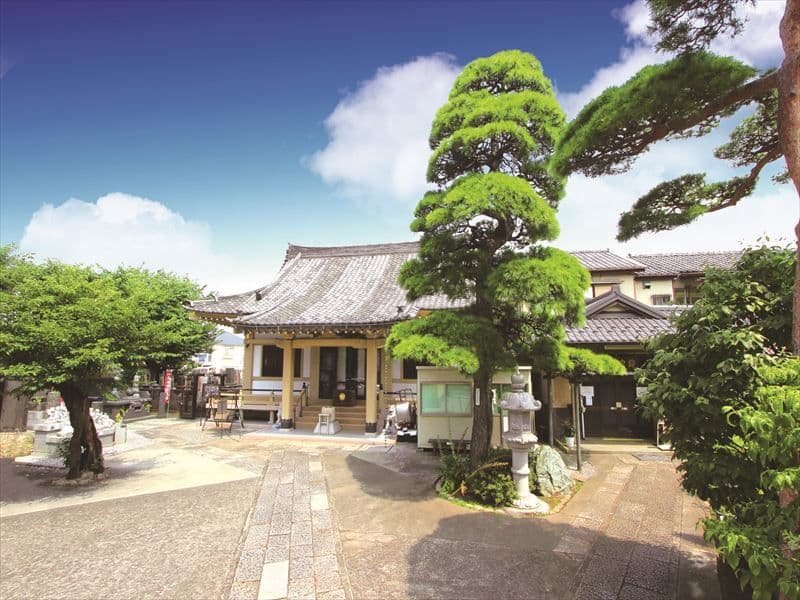 下高井戸 龍泉寺墓苑　歴史のある龍泉寺外観