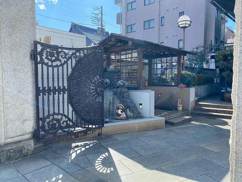 本法寺墓地　広々とした園内