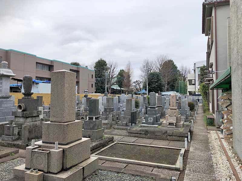 正善寺別院 仙川霊廟　きちんと整備されている墓所風景