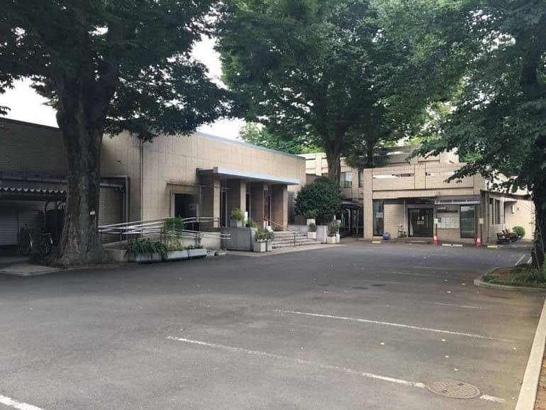 都立 雑司ヶ谷霊園　広い駐車場