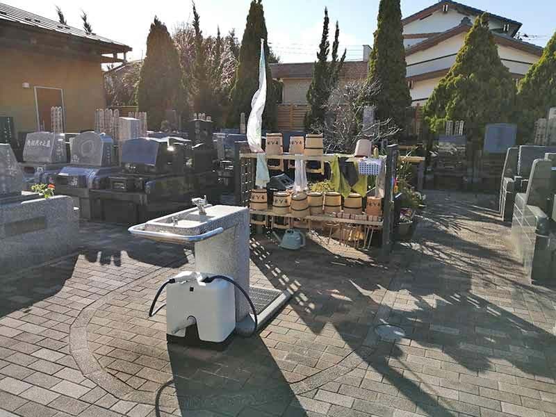 舎人浄苑　墓域内にある水汲み場
