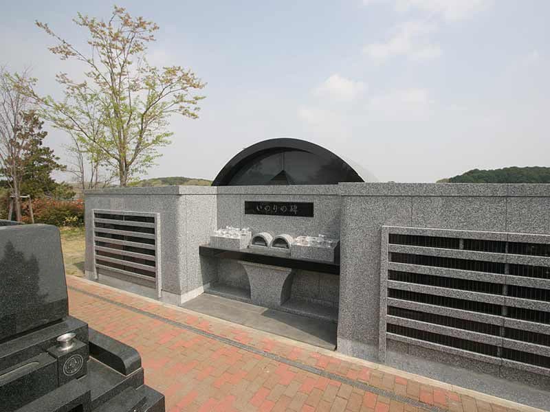 横浜あさひ霊園　永代供養墓「いのりの碑」