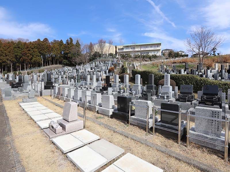厚木中央霊園　高台にある墓域