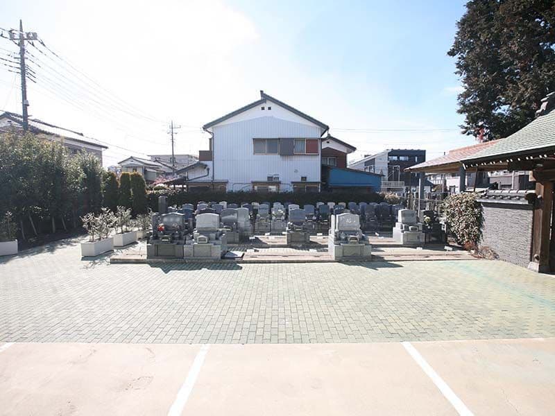 与野正圓寺墓苑　広い参道