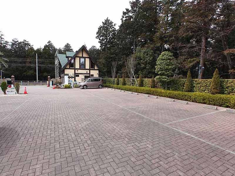 大和中央霊園　大型駐車場