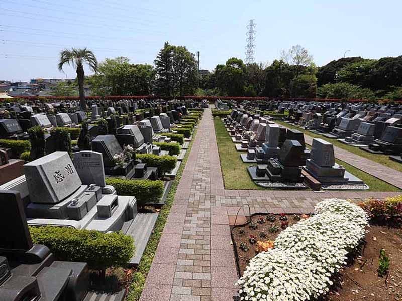 横浜二俣川霊園　四季折々の花を楽しめる墓域