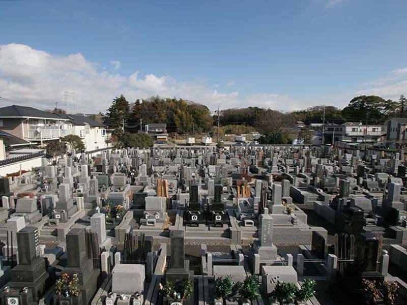 湘南泉霊園　住宅街のなかにある墓地
