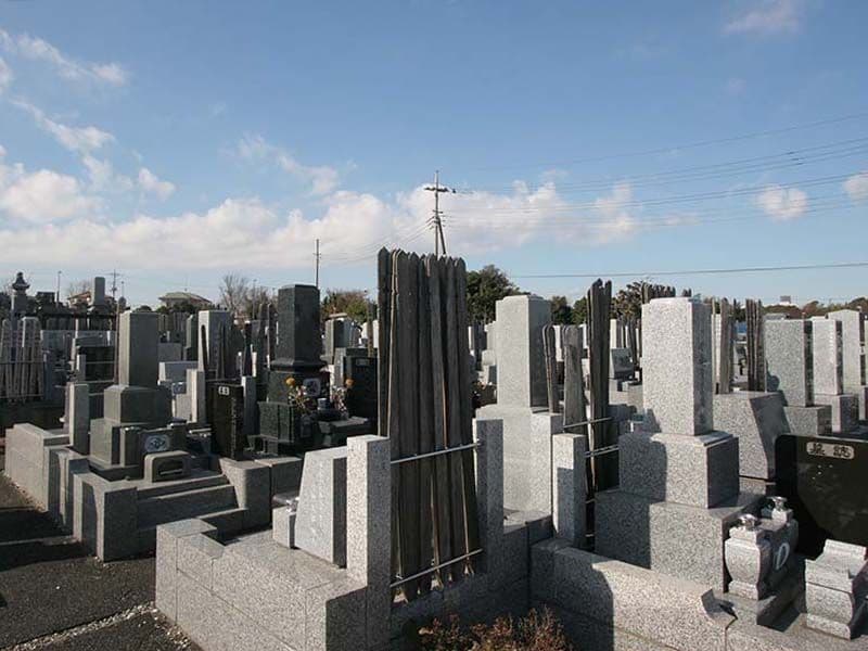 湘南泉霊園　丁寧に管理された墓域
